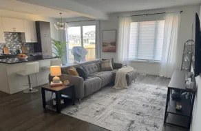 Fully equipped 4BR Home + Free Parking - Image 2