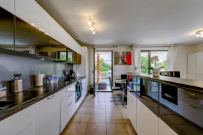 EMbnb A95.1 | 4BR 100m from Geneva | Parking & View - Image 5