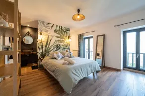 Charming urban retreat with garden and terrace. - Image 3