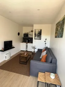 Soundproofed accommodation and cool jacuzzi - Image 2