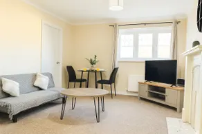 Modern 2BR | Free Parking | Airport 9-Min - Image 3