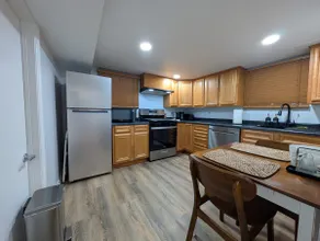 Garden Apartment /washer& dryer/O’Hare/parking - Image 4