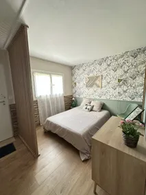 10 minutes to downtown, free parking, terrace - Image 3