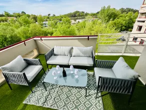 10 minutes to downtown, free parking, terrace - Image 5