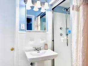 Private Bath & Entry | Gym & Pool Access - Image 4