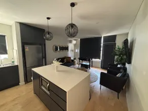 Beachfront Apartment in Brighton - Image 2
