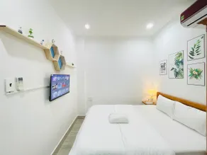 (Riverside 303B) Compact & Quiet Studio - Image 5