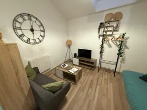 Studio with bedroom near train station - Image 2