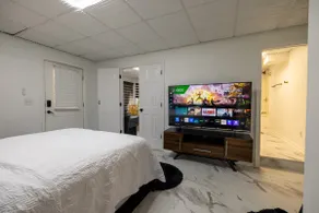 Oxford Crest•Private Studio•Romantic Getaway - Image 5