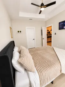 Gold'n Retreat | Elegant 3BR Apartment + Parking - Image 5