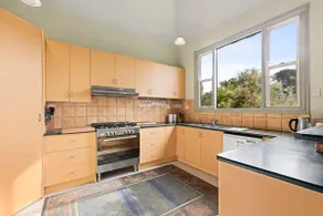 Large House on Wharf Street - Image 4