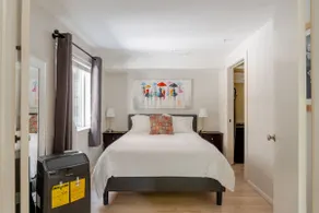 Elegant Two-Bedroom By Space Needle and Amazon. - Image 4