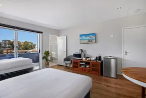 Pet-Friendly | Pool Pontoon | 5 Min Esplanade. - Image 3
