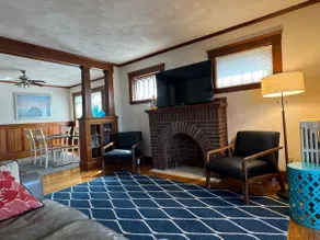 Grand 2BR Sleeps 6 • Boston • Airport & Beaches - Image 3