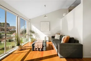 Sunbury on the hill close to airport with wifi pet friendly - Image 4