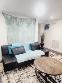 Cozy 2br bottom unit steps from Light Rail train,  15min from downtown/airport  - Image 2