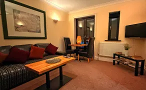 ”Historic York rooftops, modern top-floor comfort” - Image 3