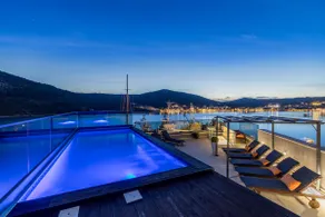Beachfront villa, w/rooftop pool, inside swim spa - Image 2