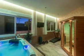 Beachfront villa, w/rooftop pool, inside swim spa - Image 5