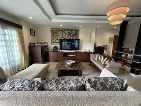 Dago’s Hill 3 Bedrooms + 3 Bathrooms Penthouse - Image 5