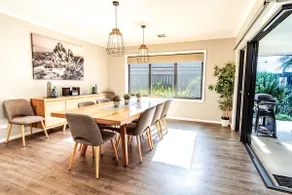 Amaroo - Spacious family home close to town - Image 4