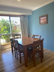 McLeods - Relaxed Pet-Friendly Stay by the Beach - Image 4