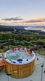 Birchs Bay Modern Apartment Open Air HotTub views - Image 5