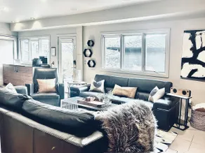 Cozy modern staycation workplace close to downtown - Image 4