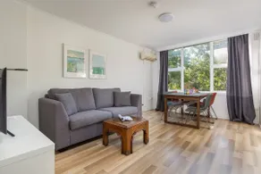 Central and Secluded - Potts Point Paradise with Pool - Image 2