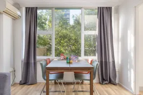 Central and Secluded - Potts Point Paradise with Pool - Image 3