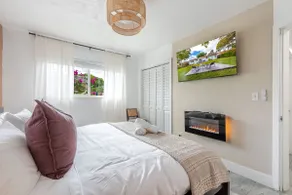 3 Stylish House with Open Layout & Large Backyard - Image 5
