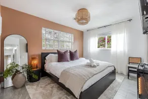 3 Stylish House with Open Layout & Large Backyard - Image 4