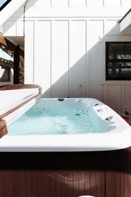 Walk to theBrick +Soak inHotTub | FarmhouseDreams - Image 3
