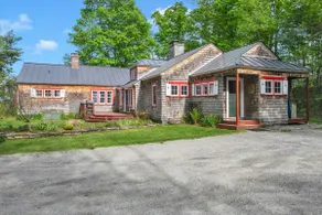 6-Bed Vermont Farmhouse - Fireplaces Gameroom Ski - Image 5