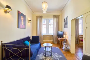 Charming old building apartment with stucco ceilings - Image 2