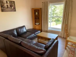 3 bedroom apartment with open plan living area - Image 3