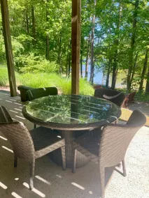 9' CHRISTMAS TREE/DECOR WATERFRONT LOG HOME/HOT TUB/2 FP/77\" TV/STARLINK/LG DECK - Image 5