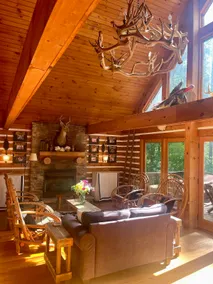 9' CHRISTMAS TREE/DECOR WATERFRONT LOG HOME/HOT TUB/2 FP/77\" TV/STARLINK/LG DECK - Image 4