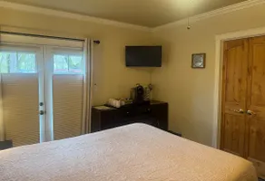 The Hideaway - A Private Entrance Suite - Image 4