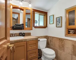 The Hideaway - A Private Entrance Suite - Image 5