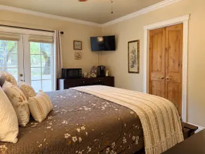 The Hideaway - A Private Entrance Suite - Image 5