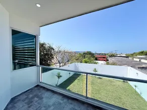 SOHOZ1-Luxury Home-3 Bedrooms-3 Bathrooms-3 Parking Spaces-Wi-Fi-6 Guests - Image 4