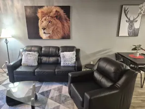 Modern & Chic Sanctuary Suite in Collingwood - Image 3