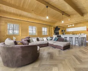 Countryside Cabin on 5 Acres Countryside with Outdoor Firepit, Cinema and converted Stables - Image 4