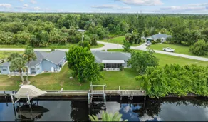 Kayaks in backyard on Canal & boat lift and dock - Image 4