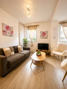65 m² 200 m from TGV/FAC 400 m from city center Free parking - Image 2