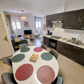 65 m² 200 m from TGV/FAC 400 m from city center Free parking - Image 3