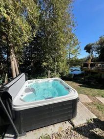Lakefield Lakehouse /Hot Tub/ Sauna/ Games Garage - Image 2