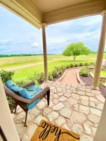 The Pool House only minutes away from Troy - Image 4
