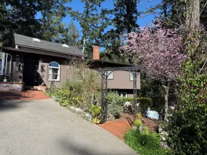 Whispering pines retreat hot tub & covered porch - Image 5